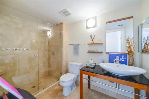 31 SE 5th Street Miami FL 33131