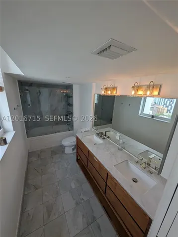31 SE 5th Street Miami FL 33131