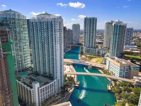 31 SE 5th Street Miami FL 33131