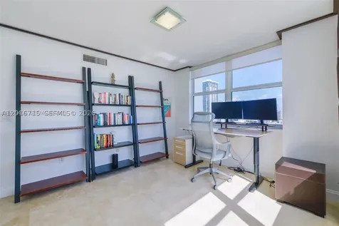 31 SE 5th Street Miami FL 33131