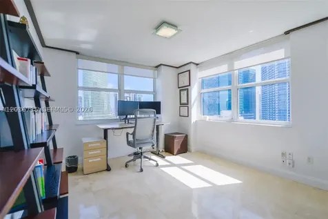 31 SE 5th Street Miami FL 33131