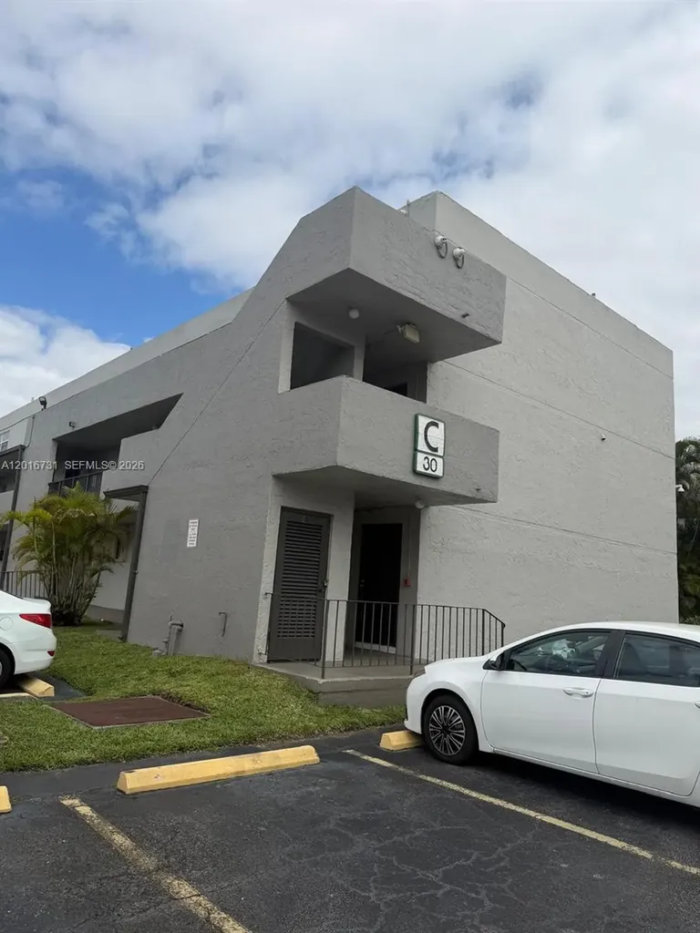 30 NW 87th Avenue Miami FL 33172