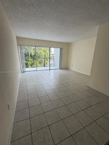 30 NW 87th Avenue Miami FL 33172