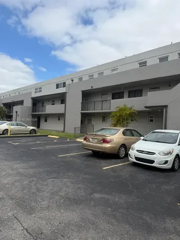 30 NW 87th Avenue Miami FL 33172