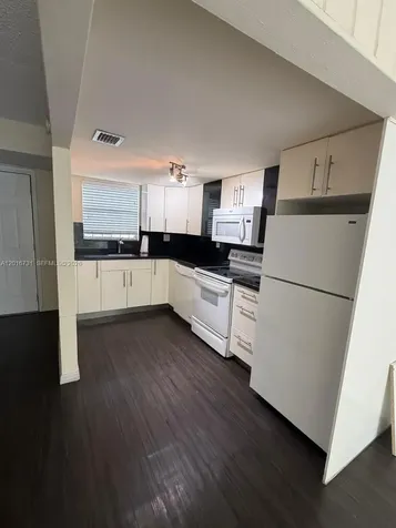 30 NW 87th Avenue Miami FL 33172