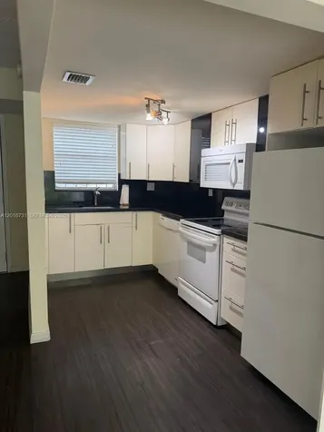 30 NW 87th Avenue Miami FL 33172