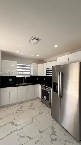 811 E 52nd Street Hialeah FL 33013