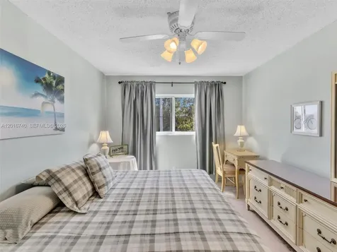 5300 Washington Street Hollywood FL 33021