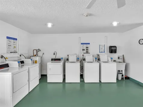 5300 Washington Street Hollywood FL 33021