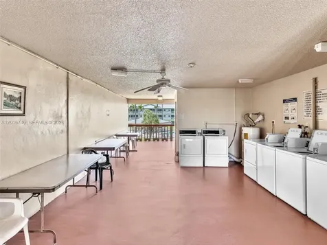 5300 Washington Street Hollywood FL 33021
