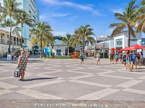 5300 Washington Street Hollywood FL 33021