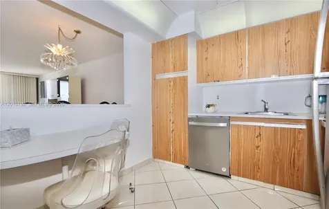 2401 S Ocean Drive Hollywood FL 33019