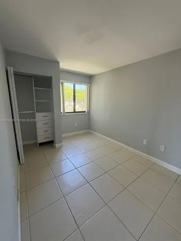 Miami FL 33172