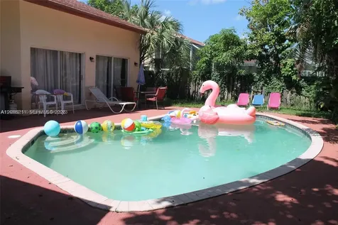 10340 SW 15th Street Pembroke Pines FL 33025