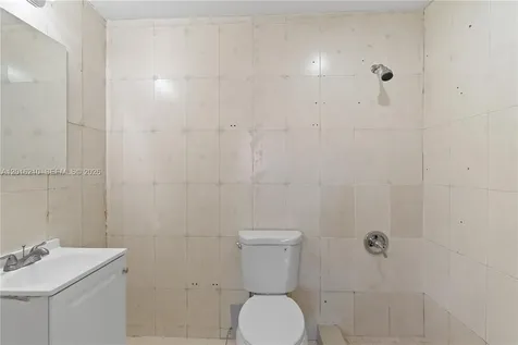 2735 W 60th Place Hialeah FL 33016