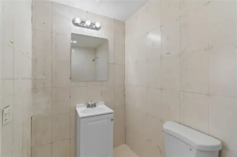 2735 W 60th Place Hialeah FL 33016