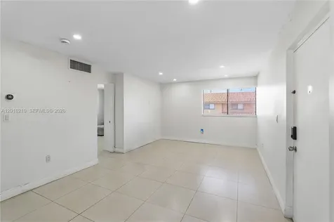 2735 W 60th Place Hialeah FL 33016