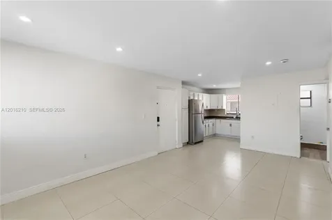 2735 W 60th Place Hialeah FL 33016