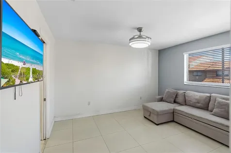2735 W 60th Place Hialeah FL 33016