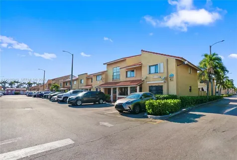 2735 W 60th Place Hialeah FL 33016