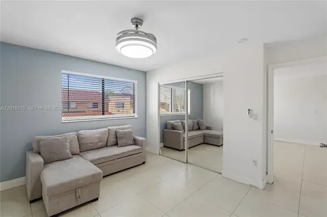 2735 W 60th Place Hialeah FL 33016