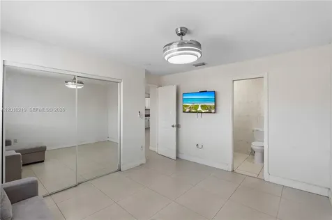 2735 W 60th Place Hialeah FL 33016
