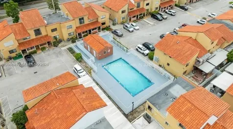 2735 W 60th Place Hialeah FL 33016