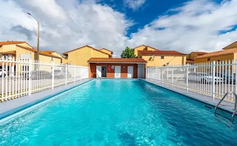 2735 W 60th Place Hialeah FL 33016
