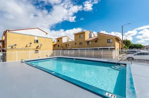2735 W 60th Place Hialeah FL 33016