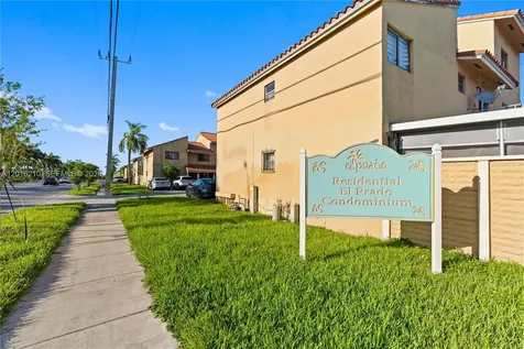2735 W 60th Place Hialeah FL 33016