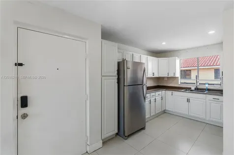 2735 W 60th Place Hialeah FL 33016