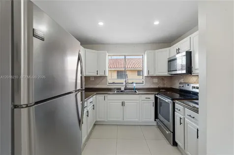 2735 W 60th Place Hialeah FL 33016