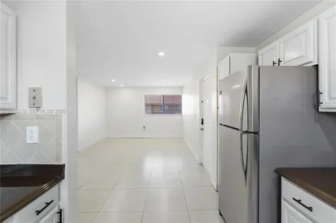 2735 W 60th Place Hialeah FL 33016