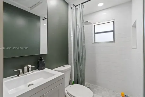 2735 W 60th Place Hialeah FL 33016