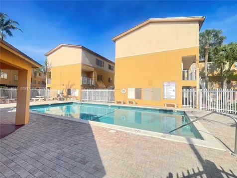 6255 Kendale Lakes Circle Miami FL 33183