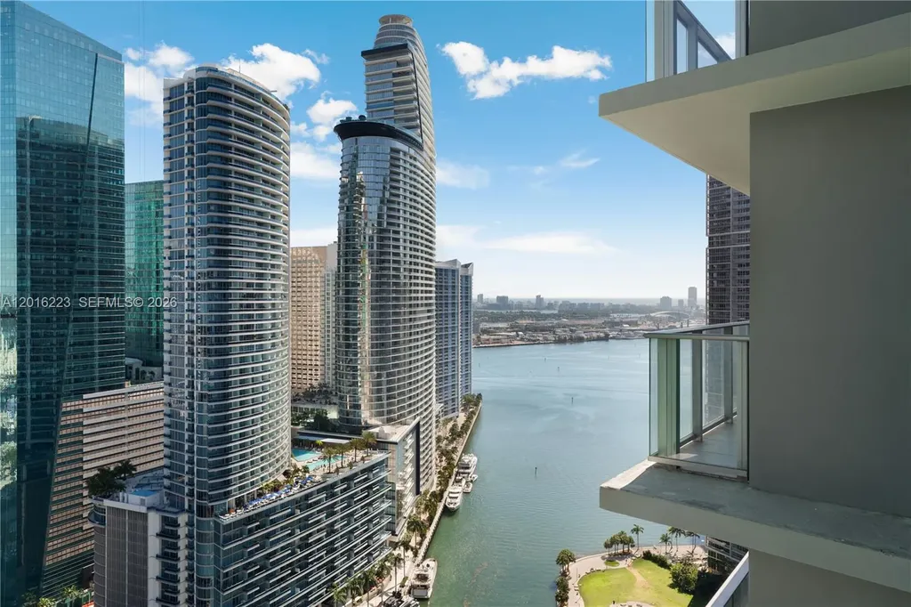 77 SE 5th Street Miami FL 33131