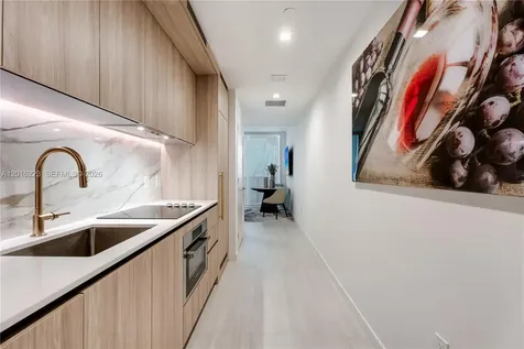 77 SE 5th Street Miami FL 33131