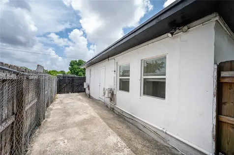 9050 NW 31st Avenue Miami FL 33147