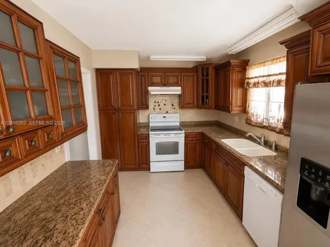 309 Lakeview Drive Weston FL 33326