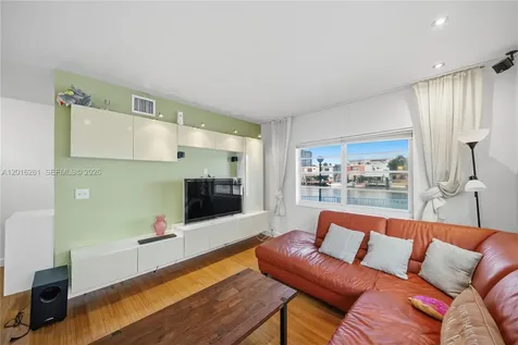 7207 Bay Drive Miami Beach FL 33141