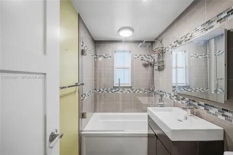 7207 Bay Drive Miami Beach FL 33141