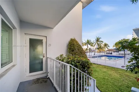 7207 Bay Drive Miami Beach FL 33141