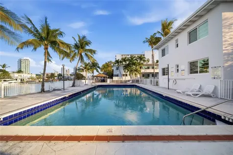 7207 Bay Drive Miami Beach FL 33141