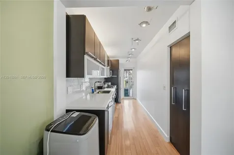7207 Bay Drive Miami Beach FL 33141