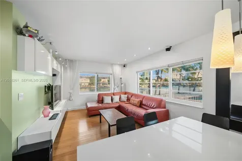 7207 Bay Drive Miami Beach FL 33141