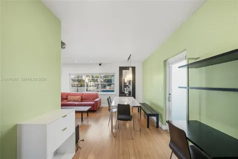 7207 Bay Drive Miami Beach FL 33141