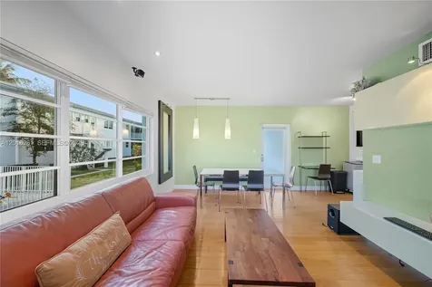 7207 Bay Drive Miami Beach FL 33141