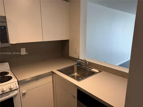 492 NW 165th St Road Miami FL 33169