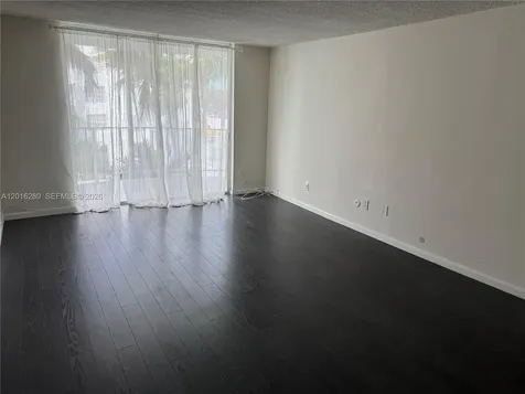 492 NW 165th St Road Miami FL 33169