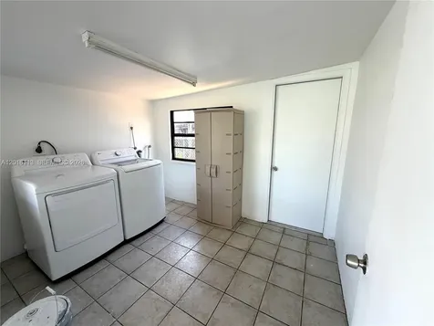 7993 SW 9th Terrace Miami FL 33144